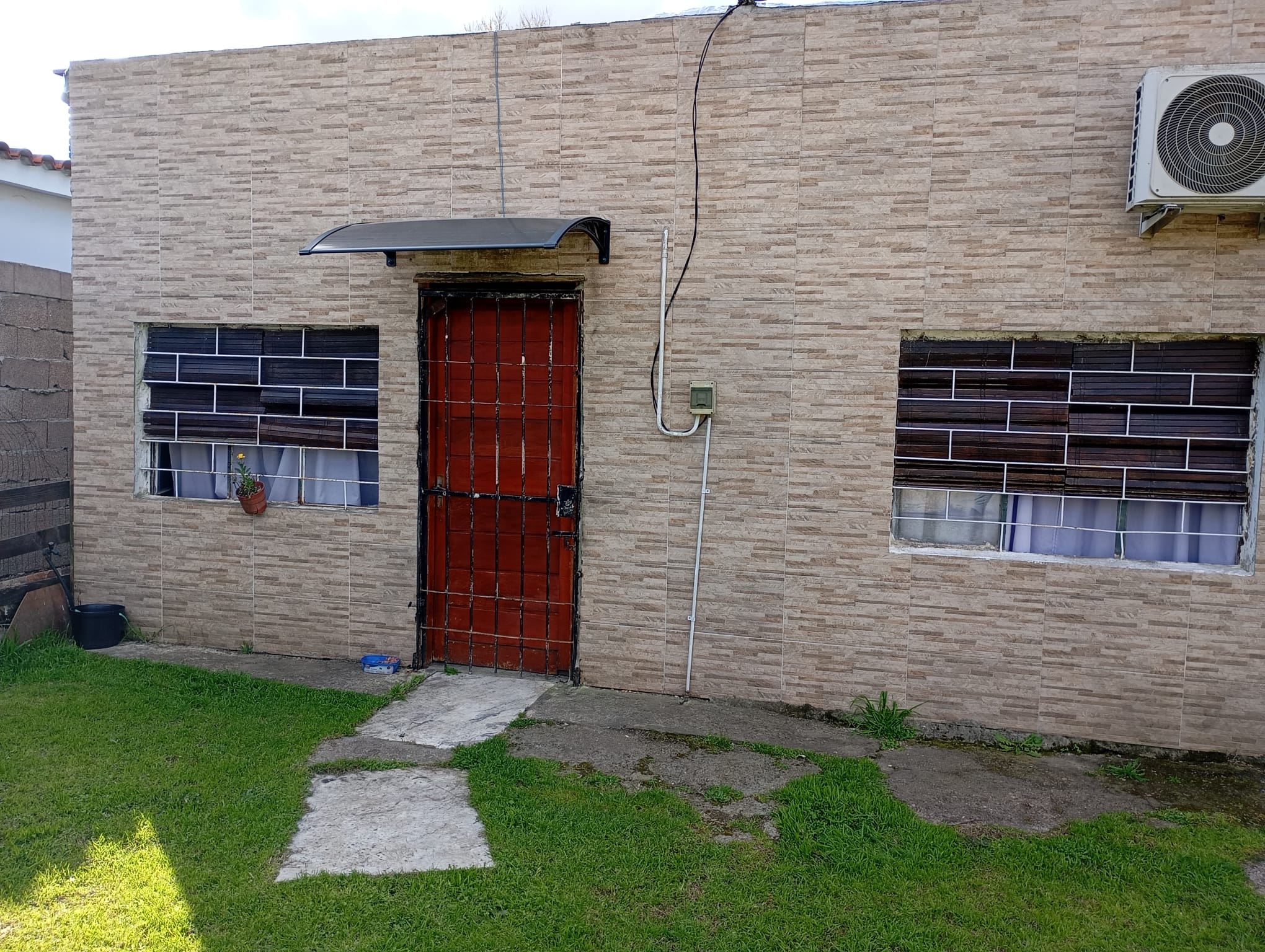 OPORTUNIDAD EN PANDO: Casa Principal + 2 Apartamentos a Refaccionar en Amplio Terreno — foto 1